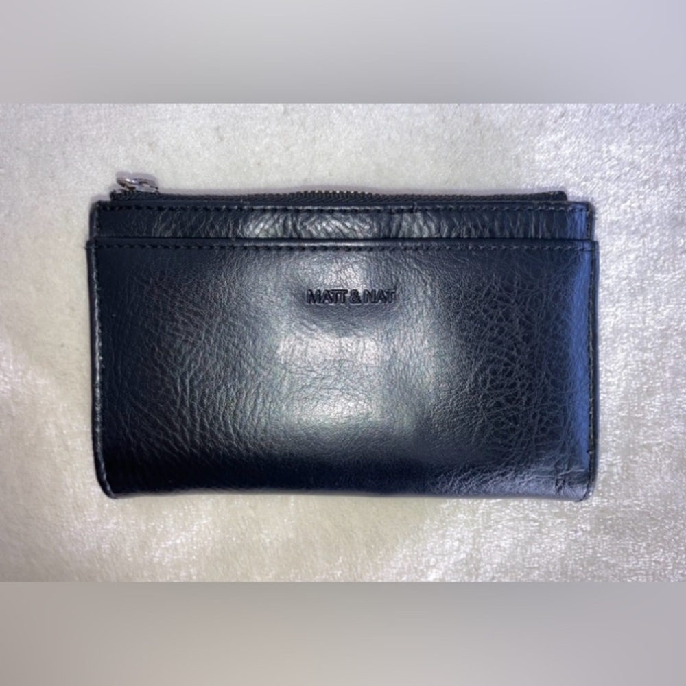 NICE vegan leather black Matt & Nat compact wallet with lots of storage